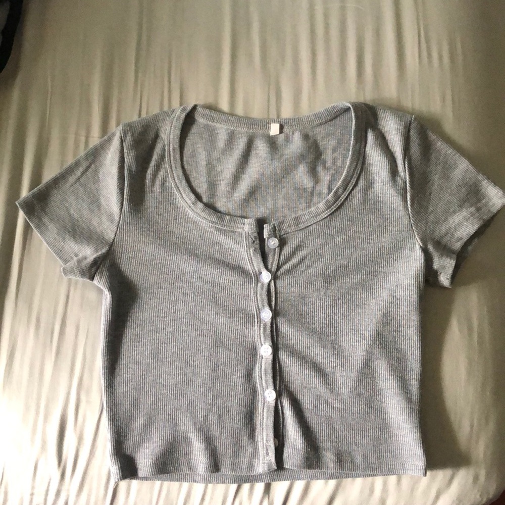 button crop tee - Picture 2 of 2